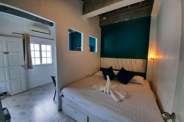 Room 16 of 38