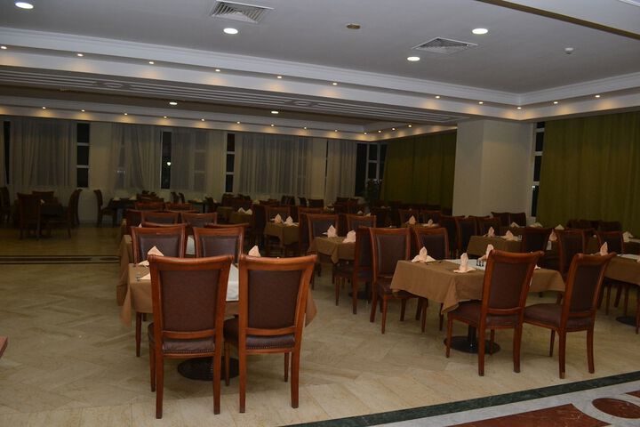 Dining 29 of 49