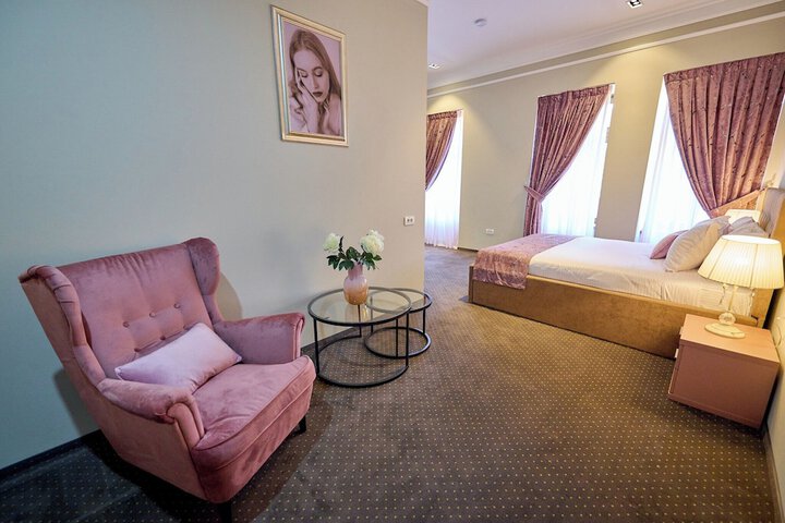 Room 9 of 35