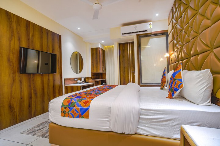 Room 20 of 33