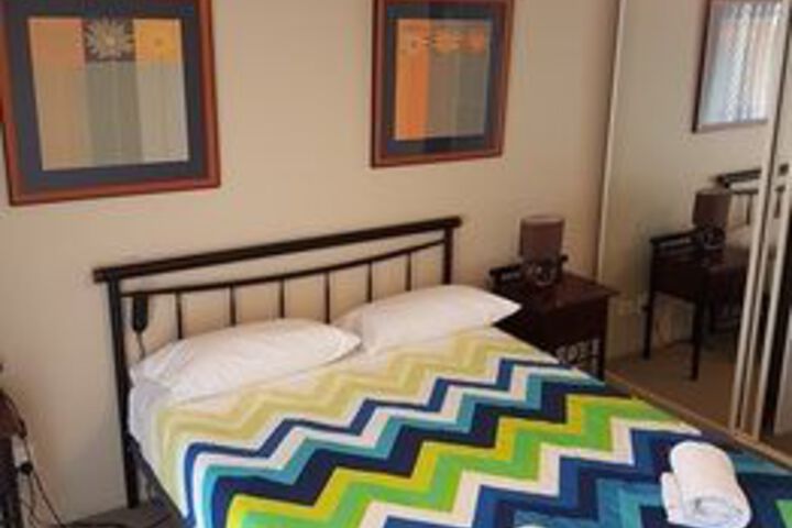 Room 7 of 16