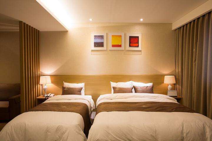 Room 16 of 145