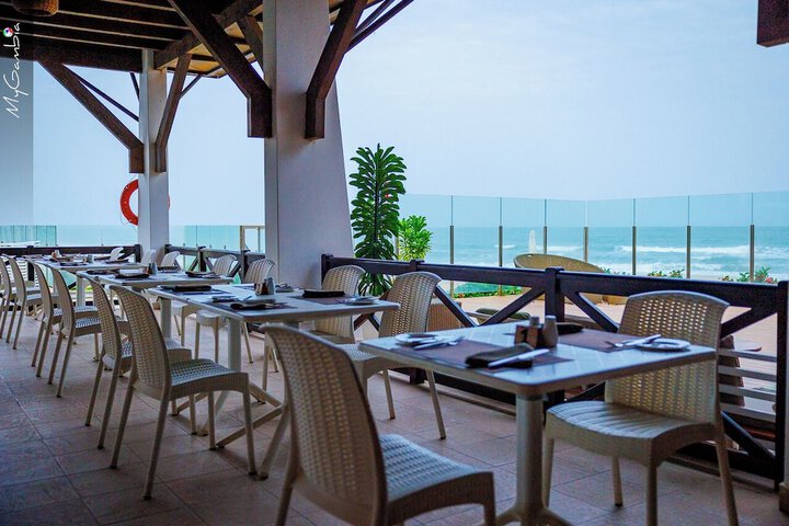 Dining 16 of 27