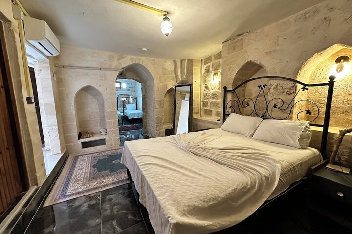 Room 4 of 28