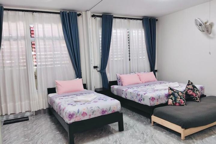 Room 136 of 272