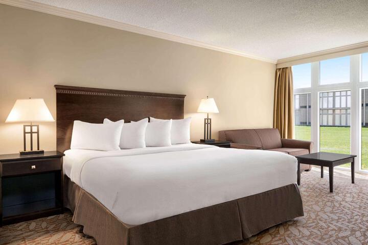 1 King Bed Deluxe Room (22 of 31)