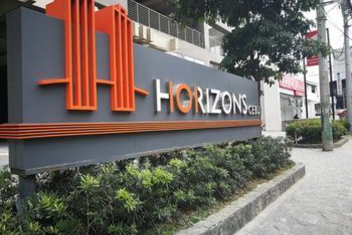 15th Floor Studio Unit in Horizon 101
