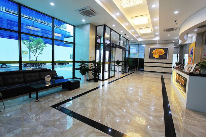 Entrance & Lobby