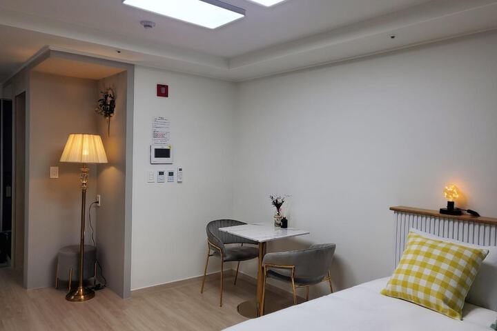 Room 283 of 640