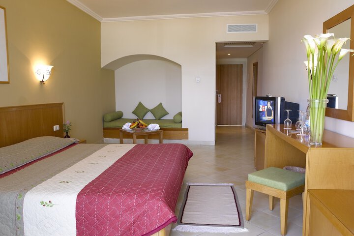 Room 15 of 83