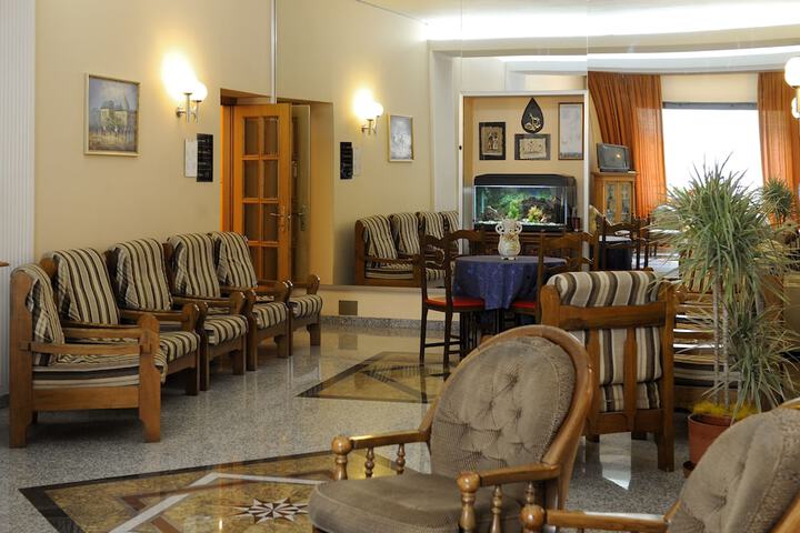 Lobby lounge