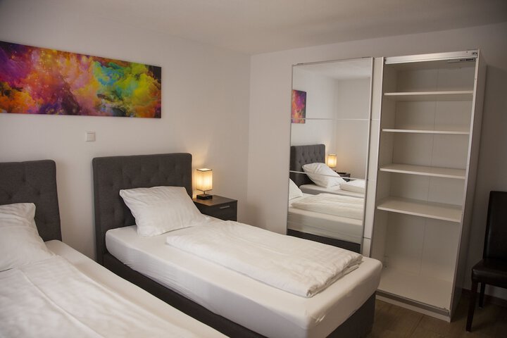 Room 14 of 76