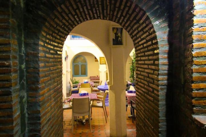 Dining 33 of 51