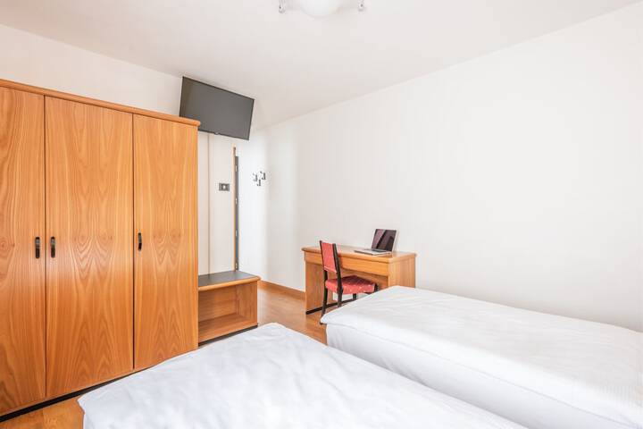 Room 31 of 100