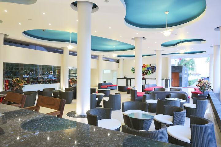 Entrance & Lobby