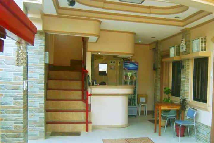 Eden Travellers Lodge