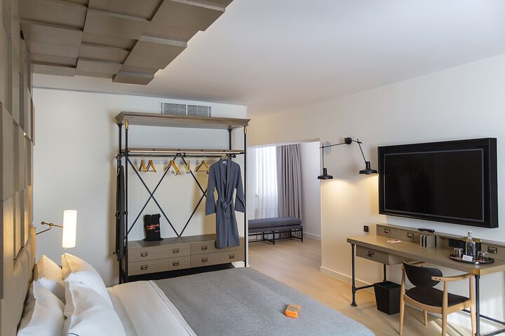 Room 6 of 48