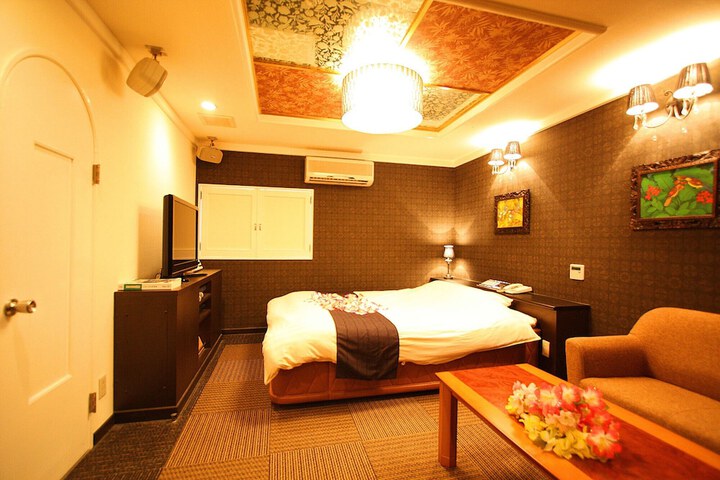 Room 6 of 14