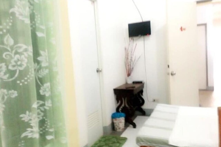 Room 9 of 24