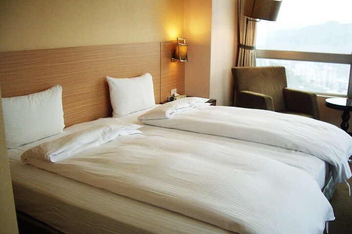Room 12 of 35