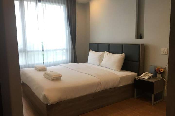 Room 7 of 32