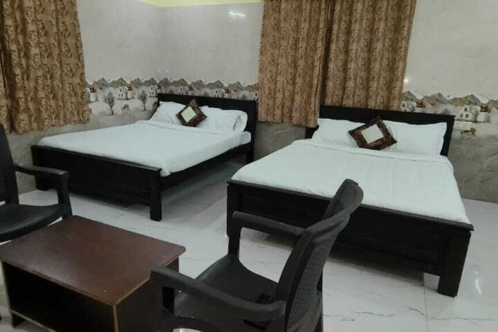 Room 4 of 7