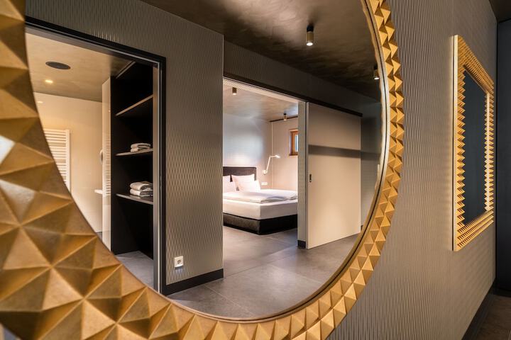 Room 40 of 173