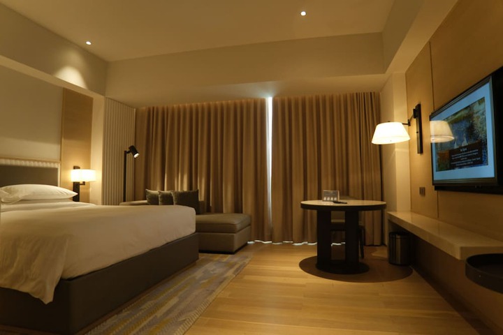 Room 16 of 53