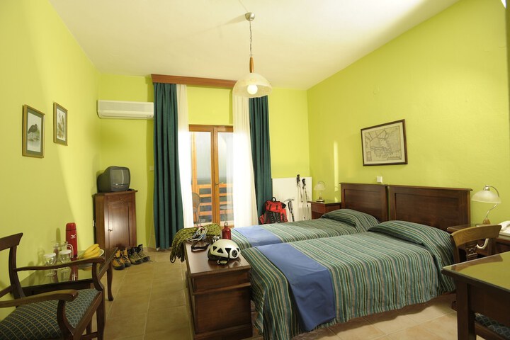 Room 2 of 44