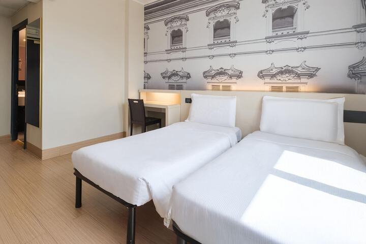 Room 20 of 49