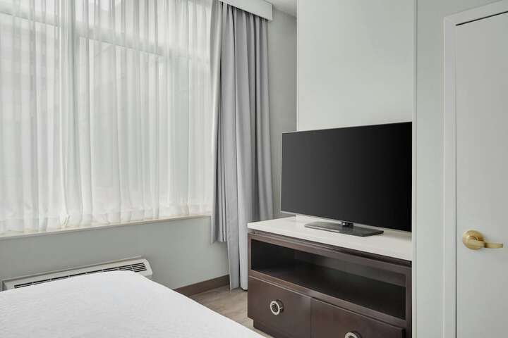 Room 13 of 30