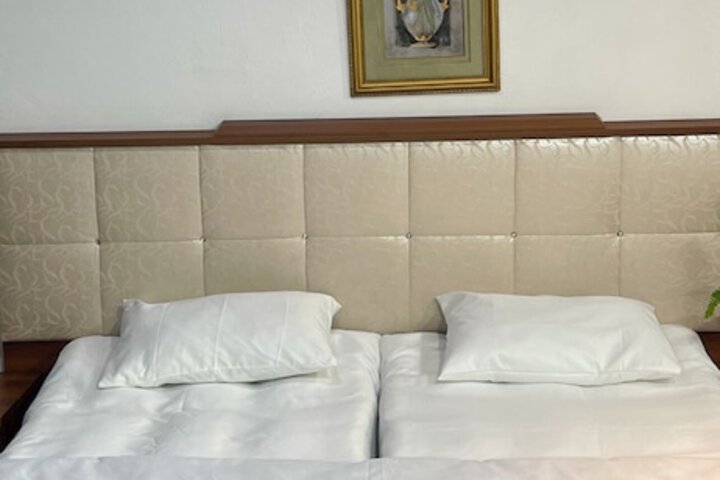 Room 4 of 23
