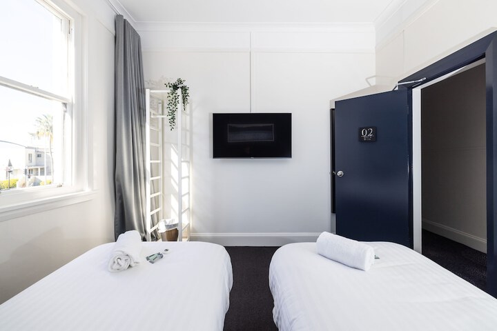 Room 9 of 19