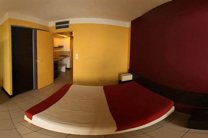 Room 6 of 14
