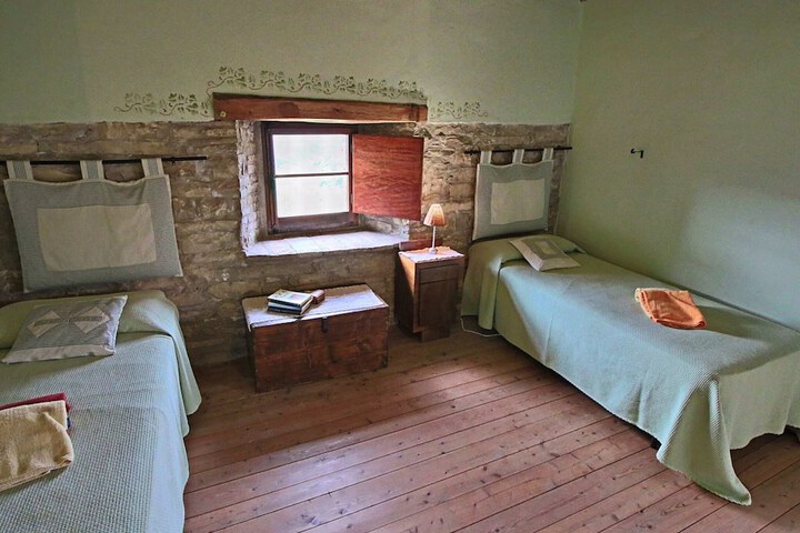 Room 15 of 118