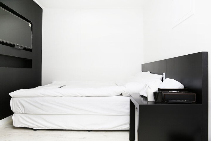 Room 11 of 47