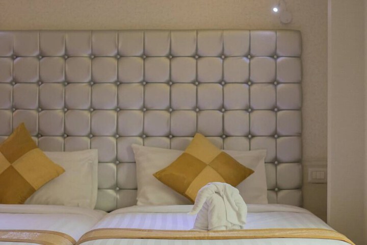 Room 15 of 34