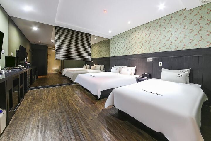 Room 15 of 48