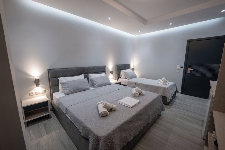 Room 6 of 13