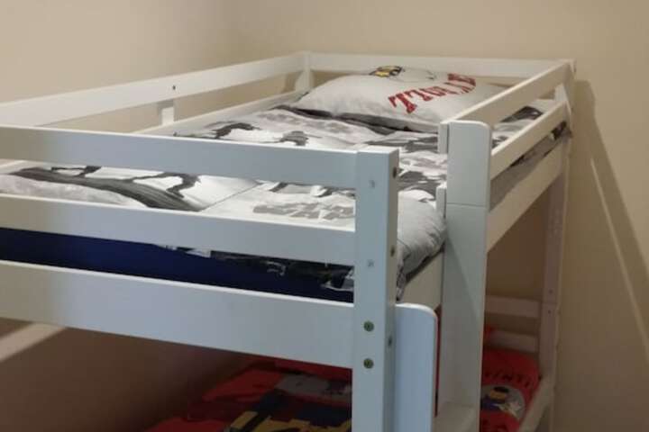 Room 8 of 32