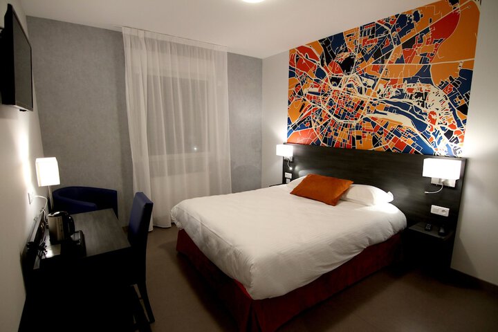 Room 9 of 62