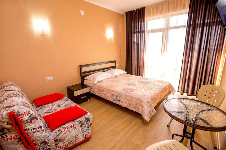 Room 4 of 95