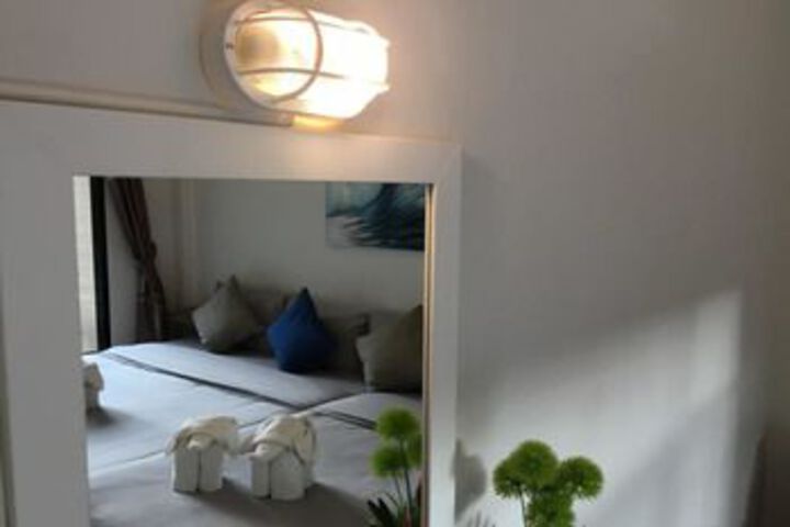 Room 9 of 20