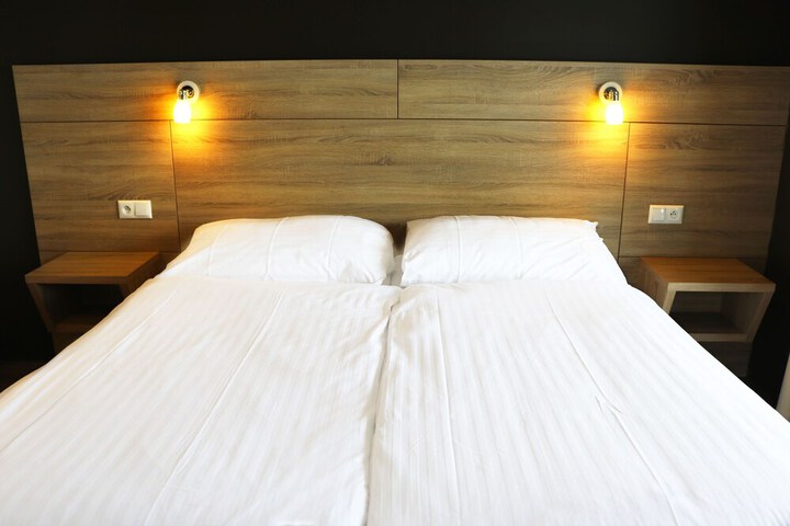 Room 9 of 47