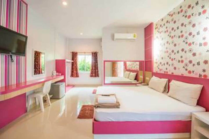 Room 6 of 32