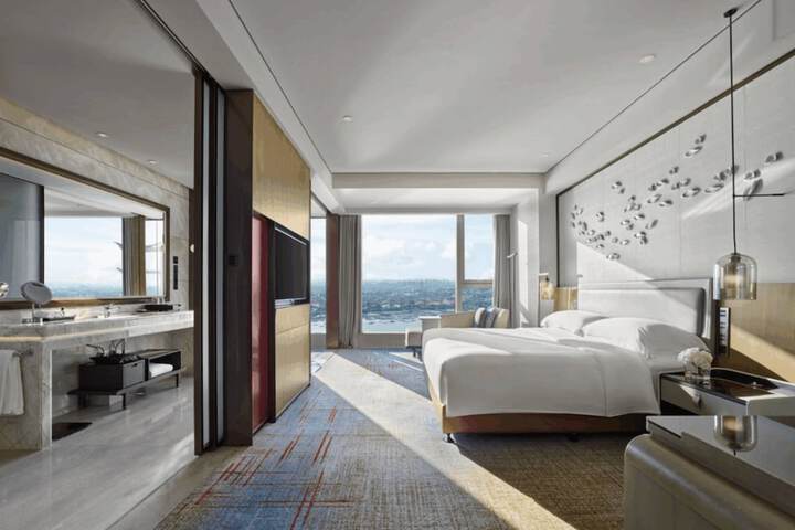 Room 28 of 110