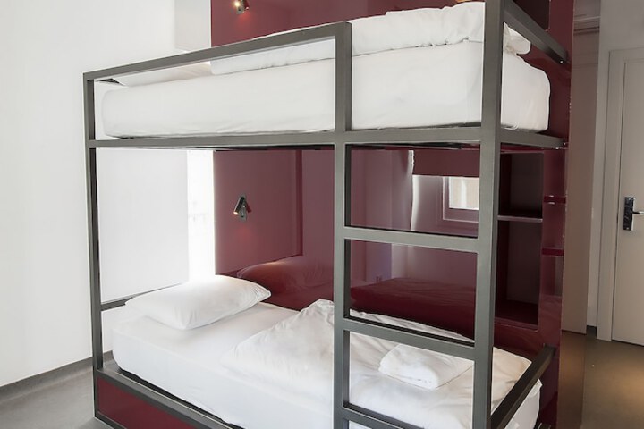Room 13 of 80