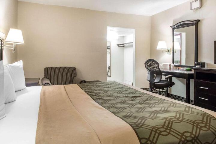 Standard | King Bed (10 of 21)