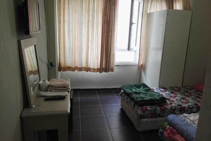 Room 4 of 6