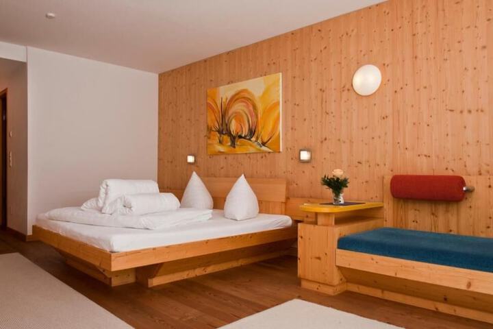 Room 3 of 56